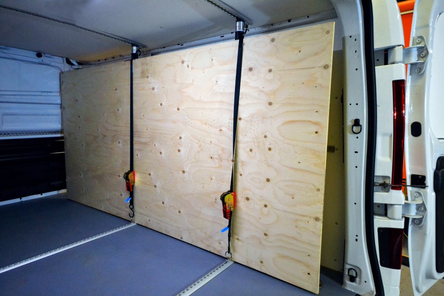 Paneles de protección y sujeción de la carga para su vehículo de trabajo