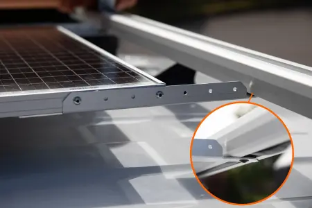 Escuadras de fijación para montaje de panel solar entre barras de techo Work Bar